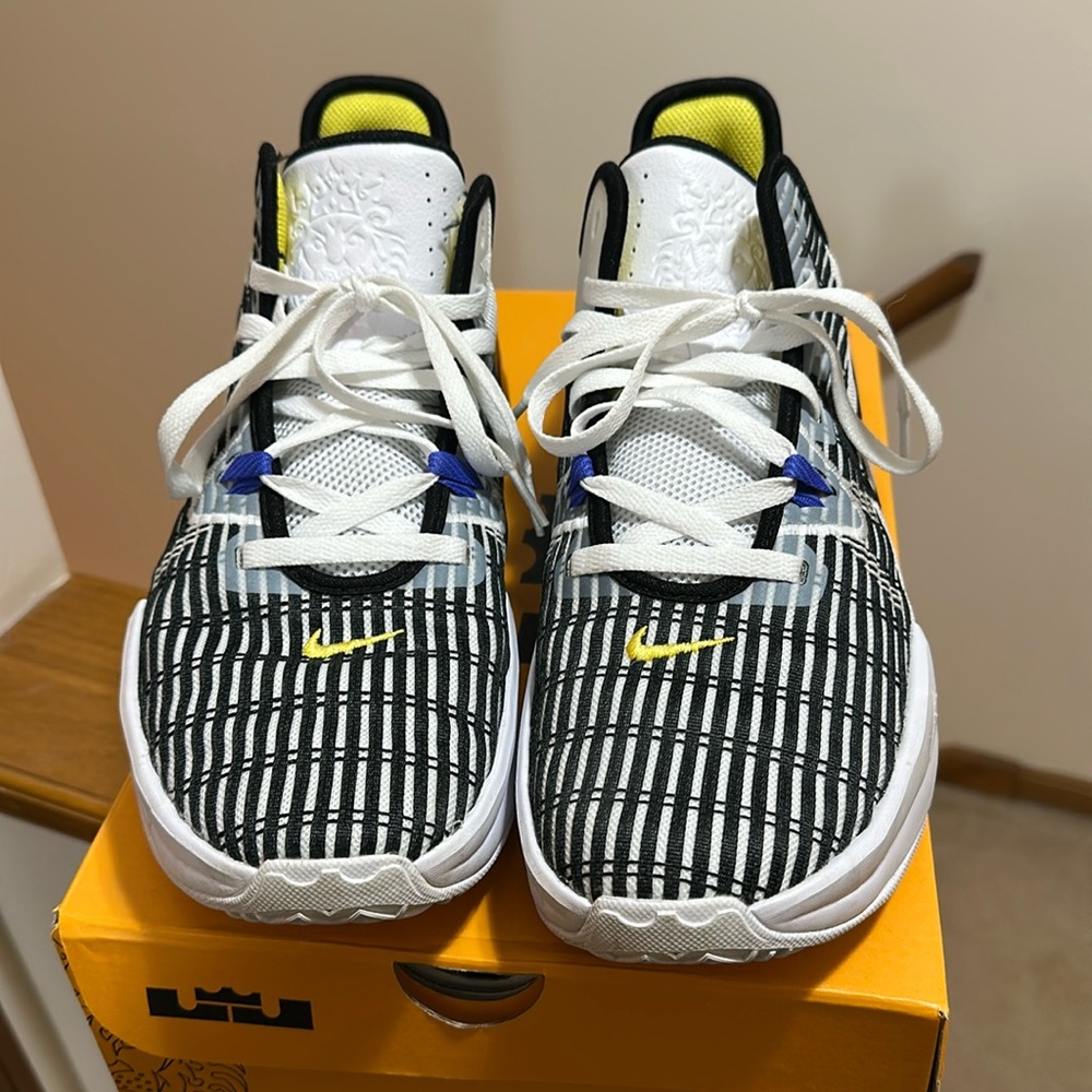 Nike LeBron Witness VI